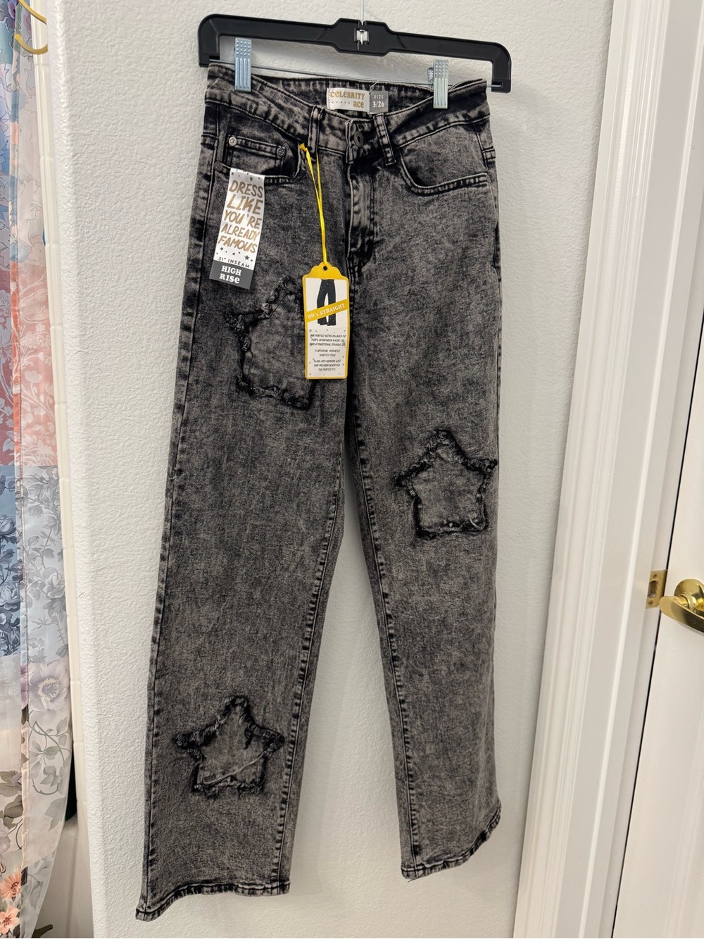 NWT Celebrity Ace Black Acid-Wash Straight-Leg Jeans with Star Accents Size 3